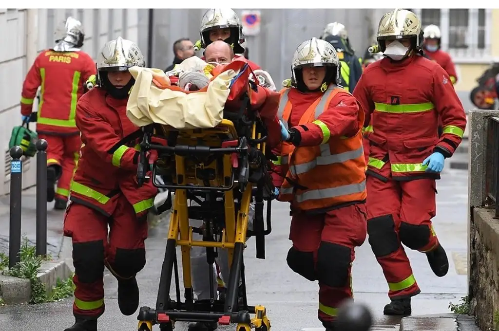 París: ataque con cuchillo cerca de la exsede de la revista Charlie Hebdo