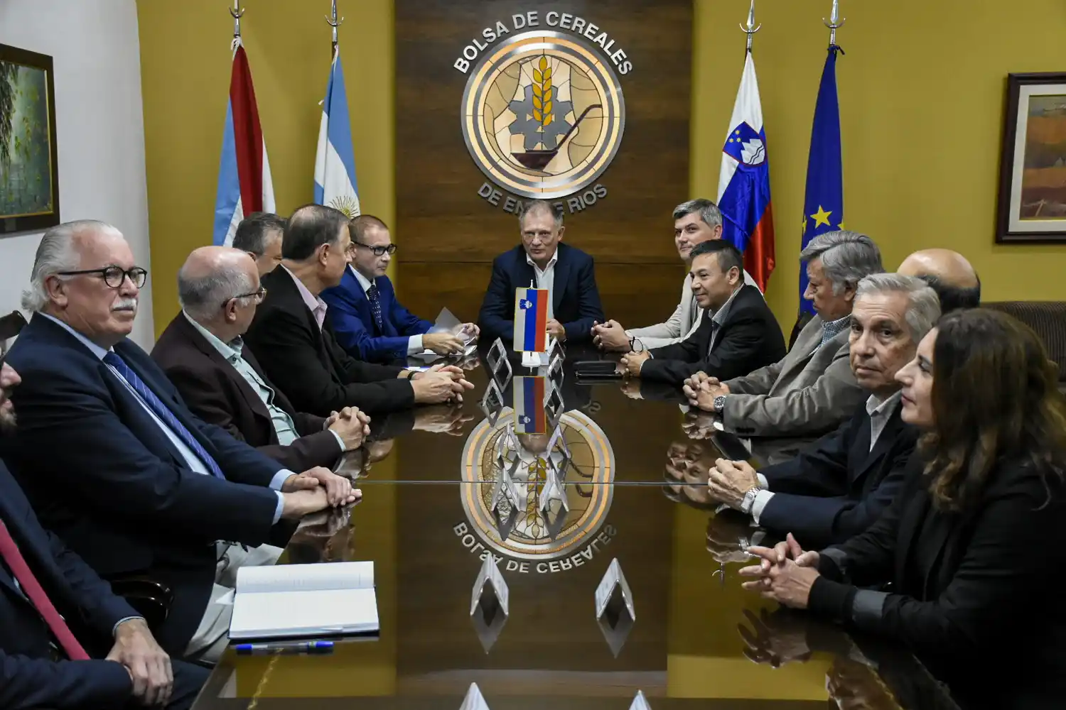 Autoridades y representantes del sector empresarial entrerriano se reunieron con diplomáticos de Eslovenia