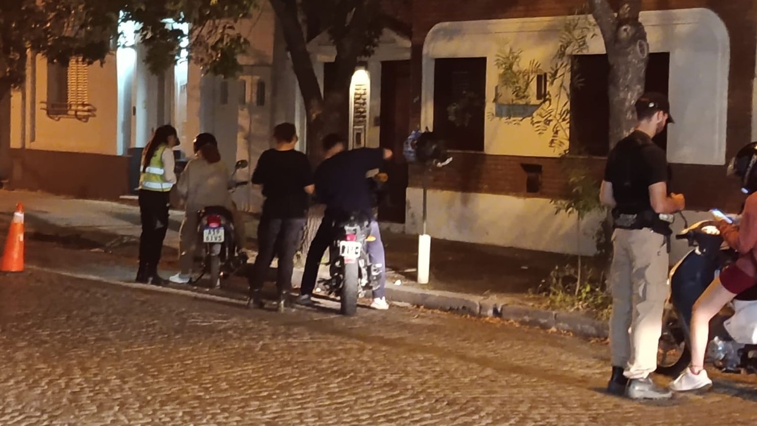 Operativo de saturación en Rafaela: identificaron a 23 personas y retuvieron tres motos