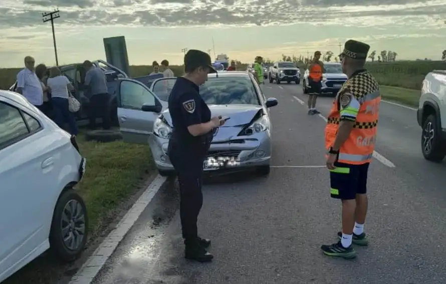 Impacto múltiple en la Ruta 19 con tres vehículos involucrados.