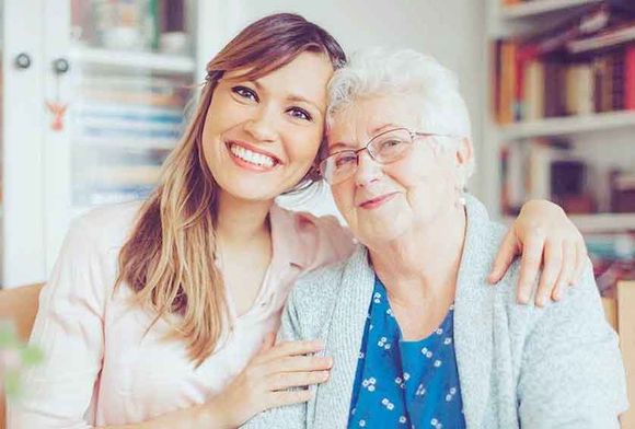 Proponen crear un programa para que adultos mayores alojen en sus viviendas a jóvenes universitarios