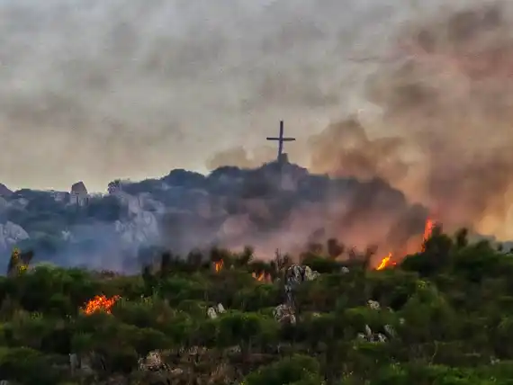 El SMN advirtió "Riesgo Extremo" de incendios forestales en Tandil este fin de semana