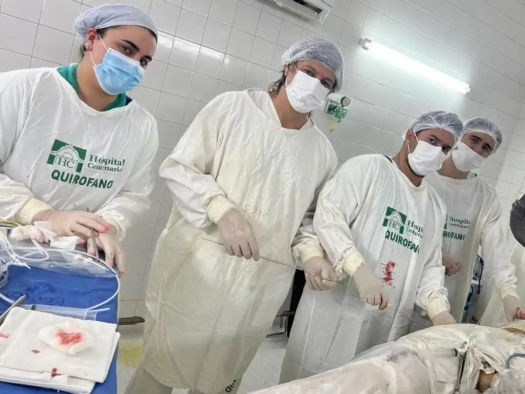 El Servicio de Urología del Hospital Centenario incorporó tecnología para realizar operaciones con láser