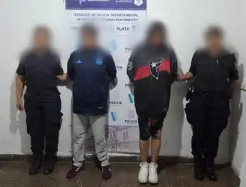 Dos mecheras fueron detenidas en el centro por el robo de prendas de vestir