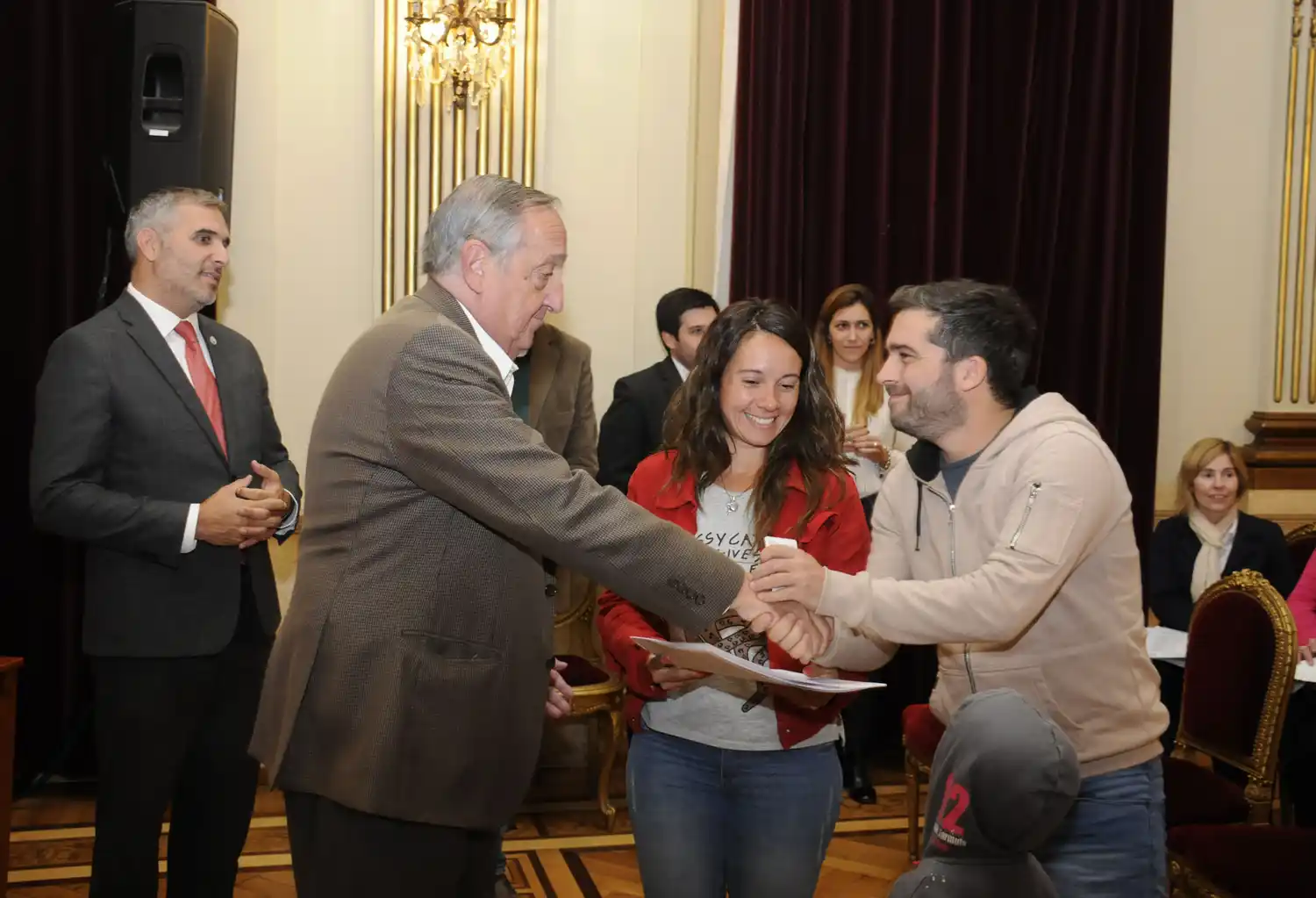 Se firmaron y entregaron escrituras de viviendas a más de 70 familias de Tandil y Vela