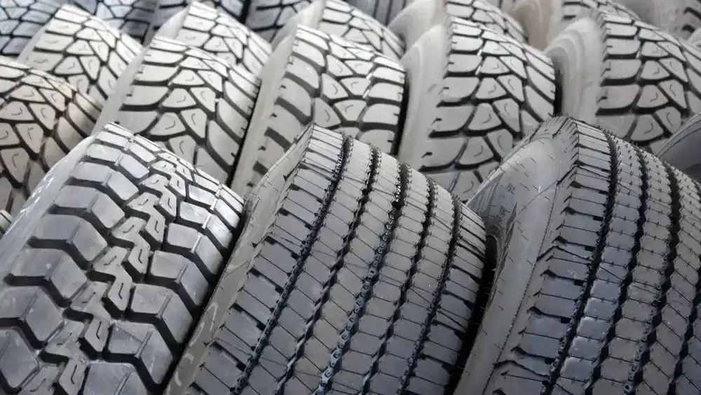 Industria en alerta: Pirelli suspende parte de su producción en el país