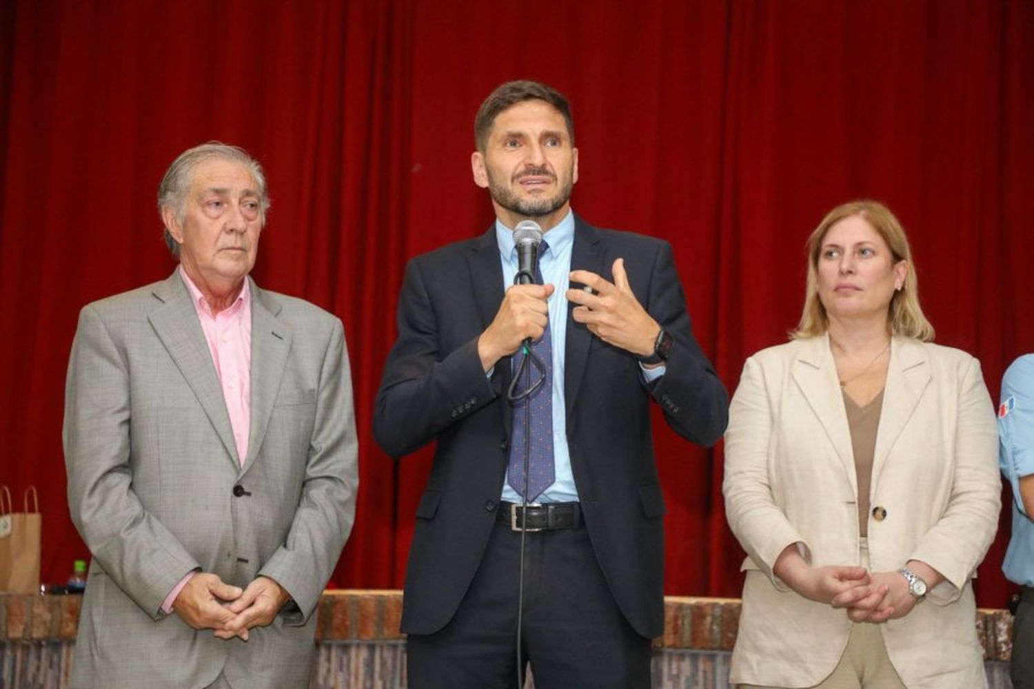 El gobernador Maximiliano Pullaro y la vicegobernadora Gisela Scaglia encabezaron este miércoles una reunión de gabinete en la ciudad de Tostado,