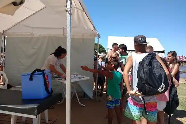 Instalaron un servicio de enfermería en la Playa del Puente 