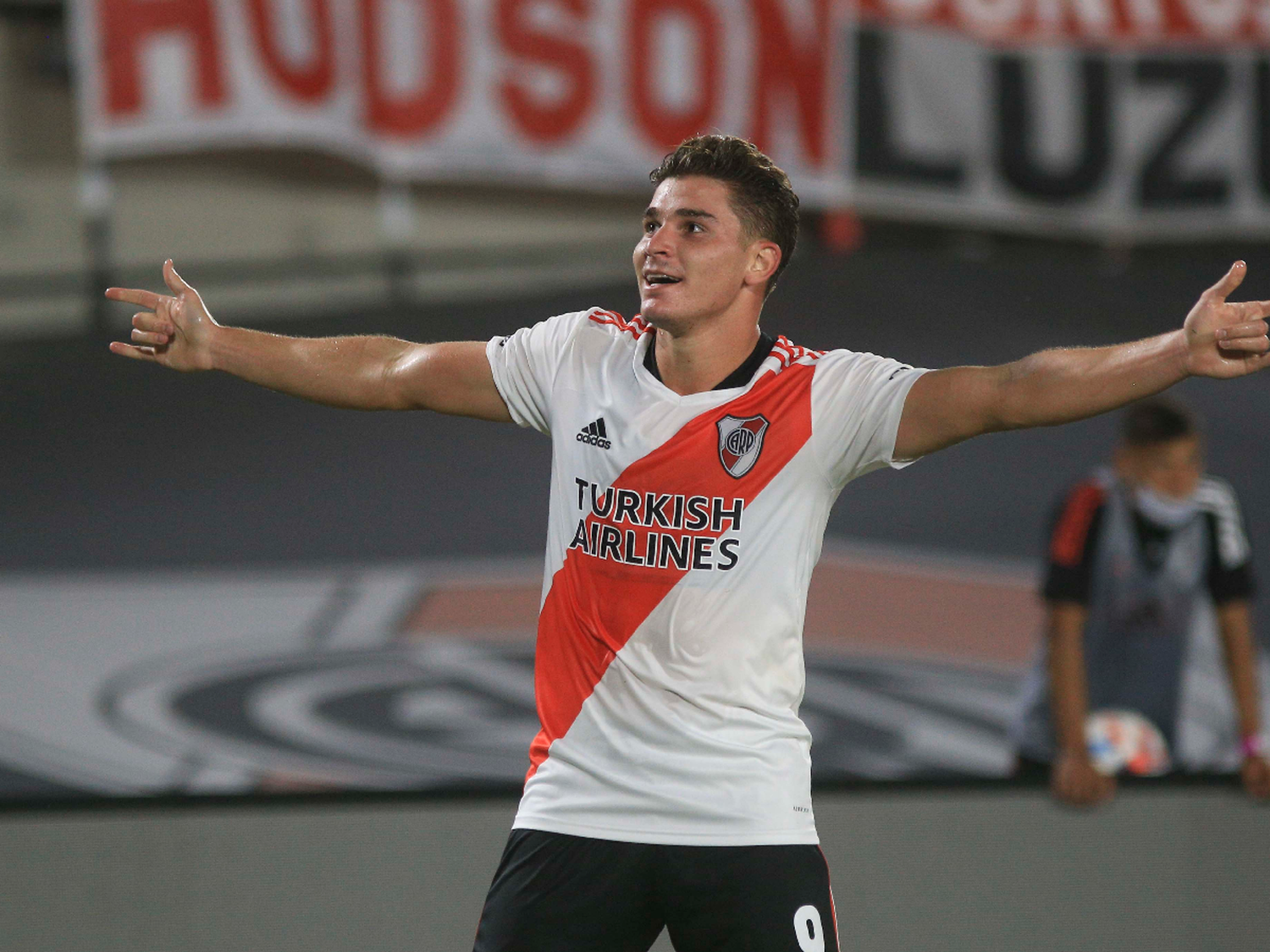 River goleó a Patronato en el Monumental