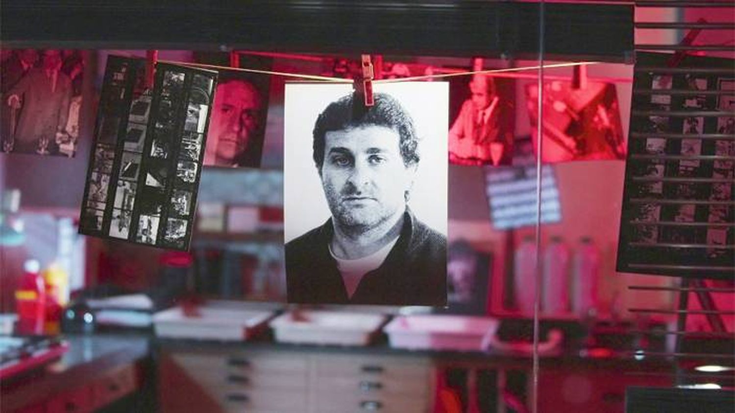 Netflix anuncia �SEl fotógrafo y el cartero: el crimen de Cabezas⬝, un nuevo documental