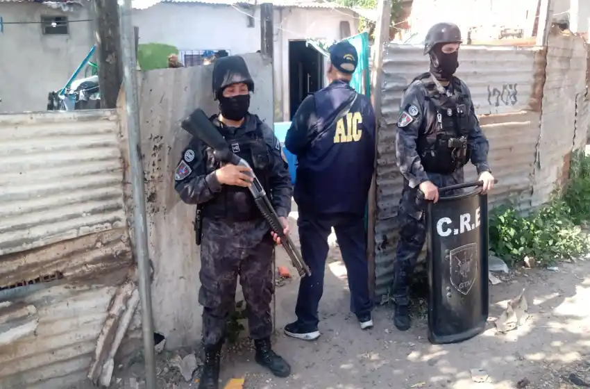 Detuvieron a un hombre mientras retiraba dinero de una extorsión a comerciante en zona sur