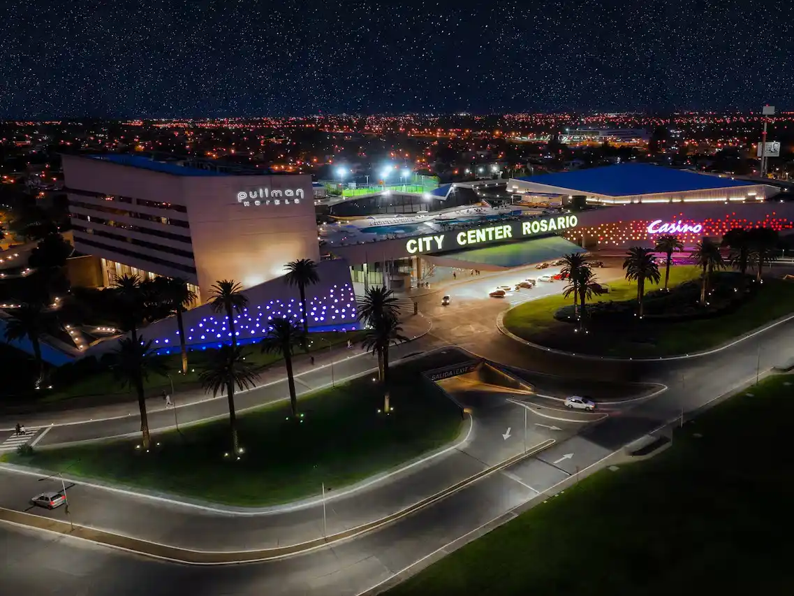 Denuncian falta de atención médica en el City Center tras la muerte de una mujer durante un show