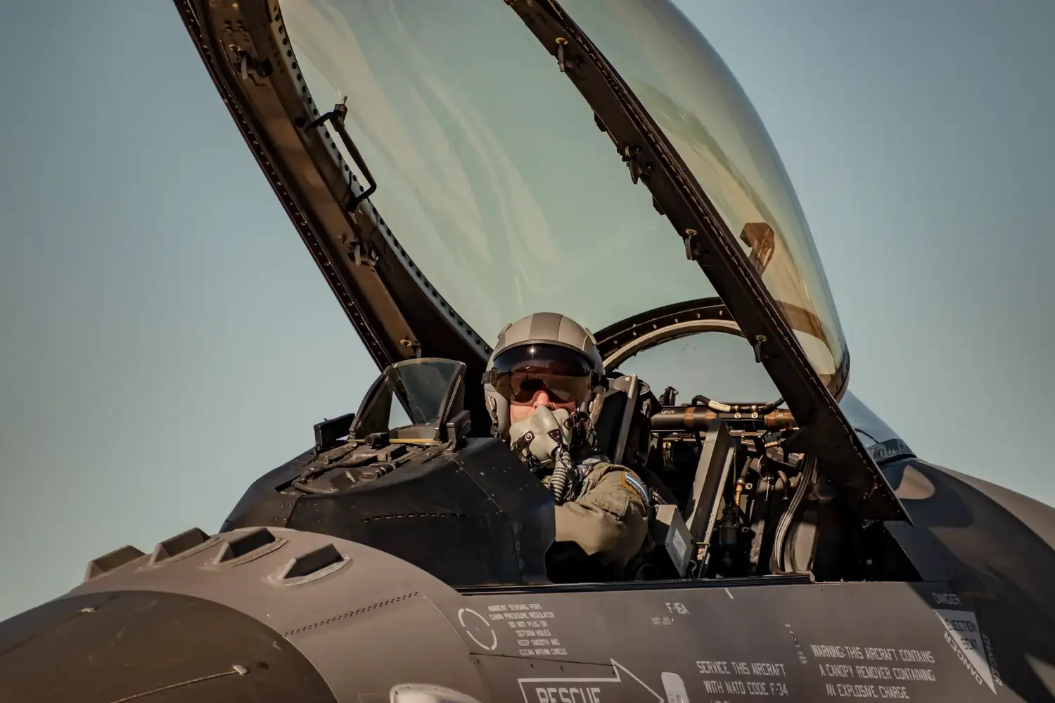 “Desde este lugar, la Fuerza Aérea proyectará sus capacidades más modernas para defender los centros de poder de nuestro país", dijo el comodoro Sosa.
Foto gentileza Fuerza Aérea Argentina.