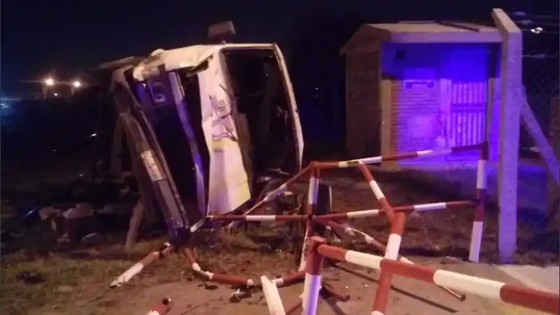 Un tren arrolló a una trafic en la zona norte de Rosario  