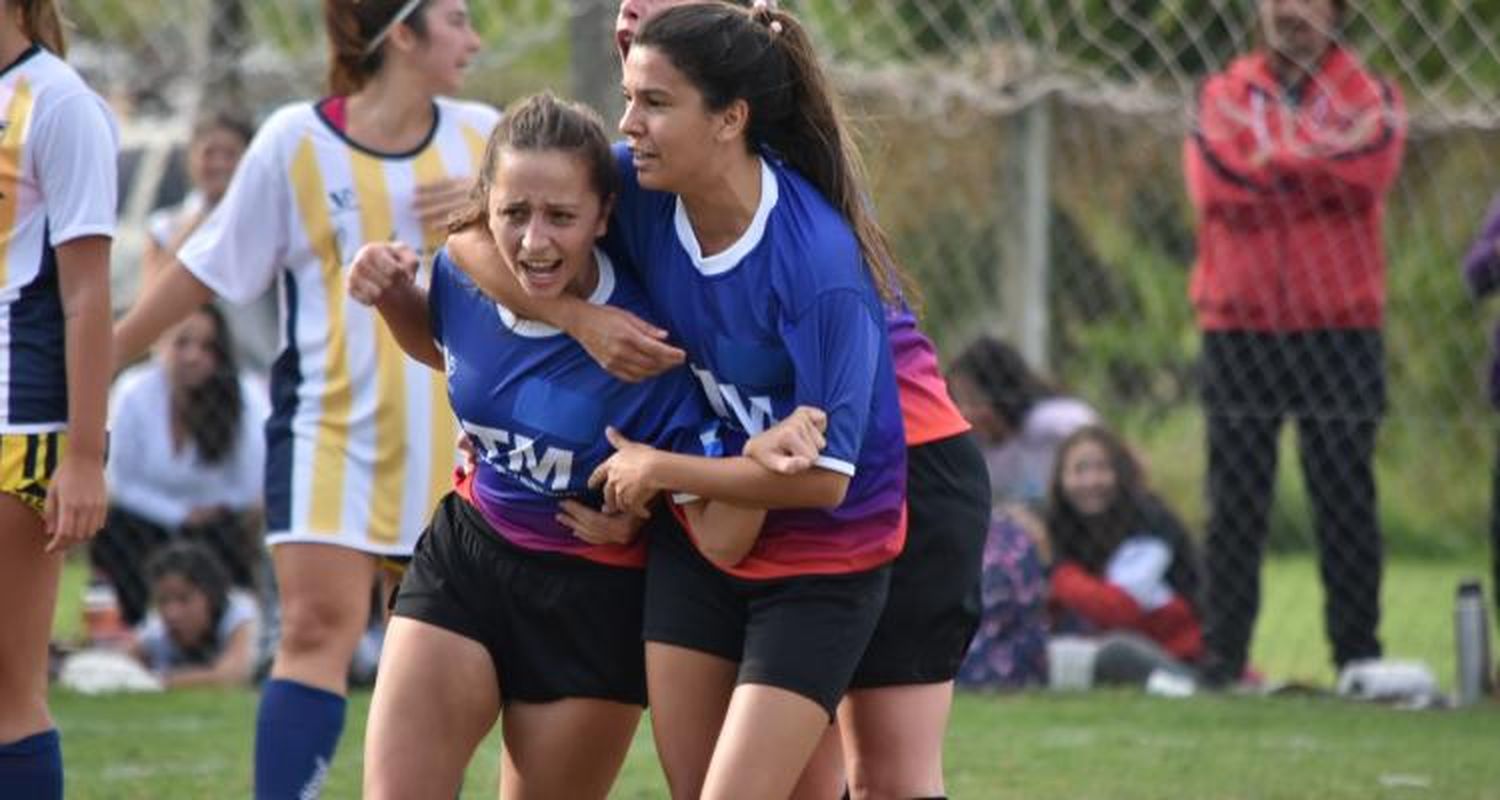 Torneo Ludmila Manicler: En Pescadores y ante un marco excepcional, empezó a rodar la pelota