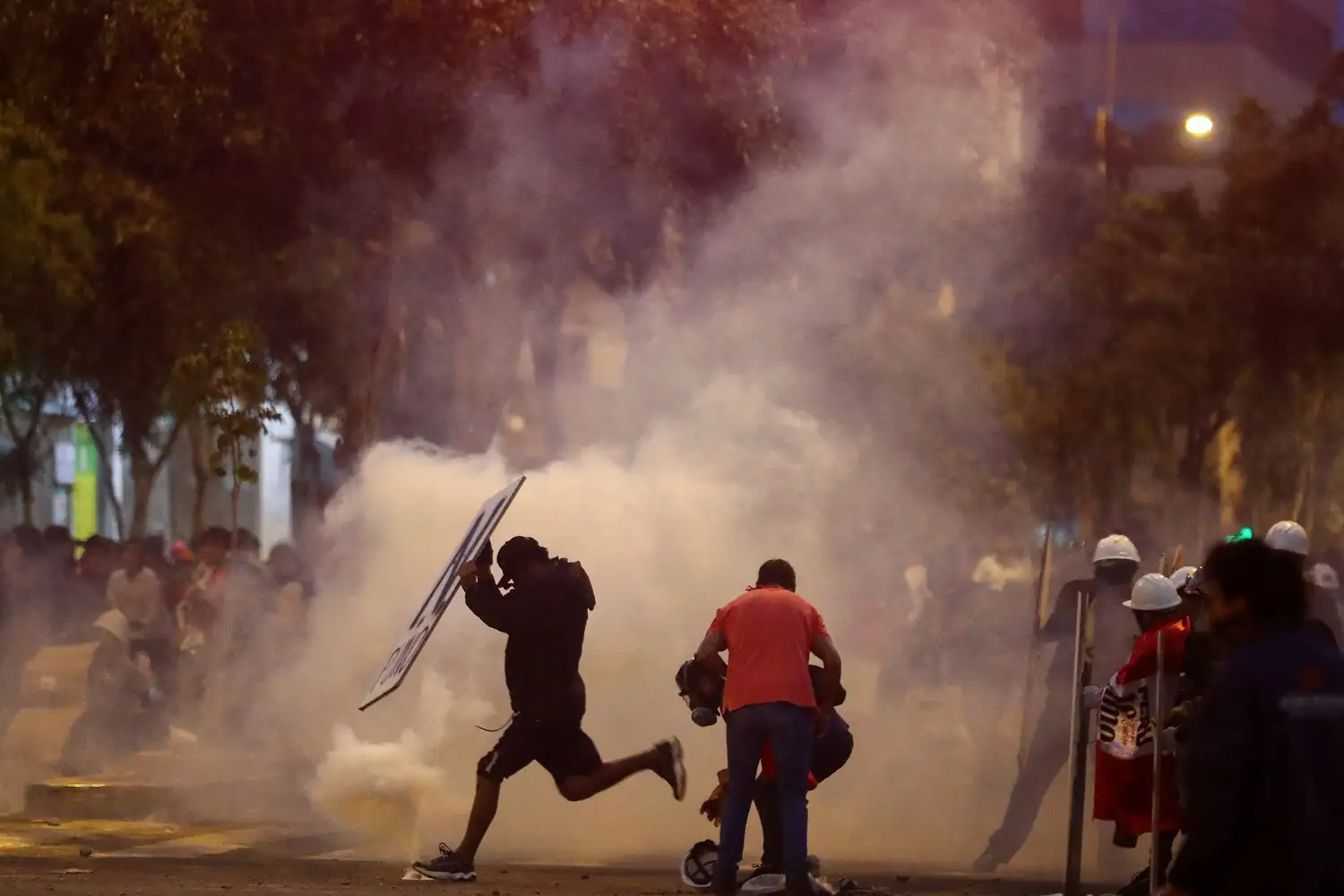 Las manifestaciones, algunas con enfrentamientos, se repiten en Perú.