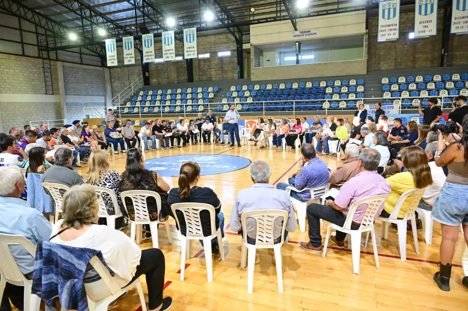 Escobar: Municipio entregó fondos a 27 entidades de bien público y a 12 clubes de barrio