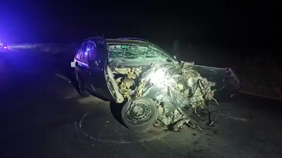 Intentó esquivar un pozo y terminó chocando contra un camión que venía en sentido contrario: grave accidente en Ruta 65