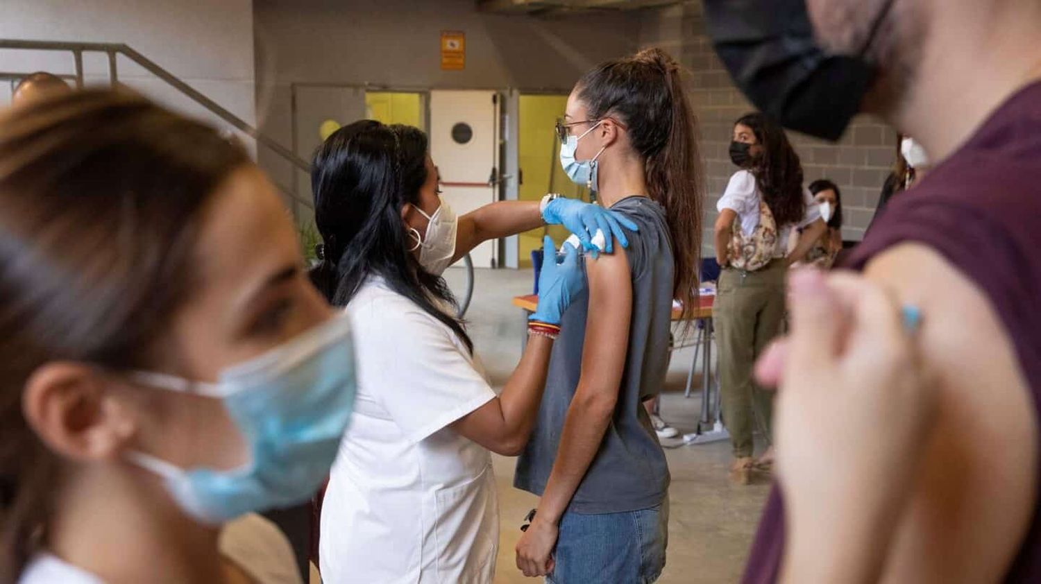 Ya se vacunan jóvenes de más de 18 años: qué deben hacer los que aun no tienen turno