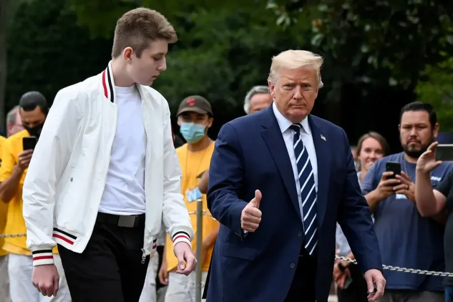 Barron, el hijo menor de Trump, representará a Florida en la convención republicana