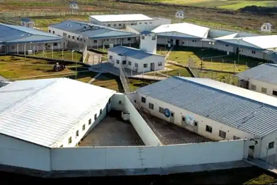 Tras una revuelta en la cárcel de Gorina, frustran intento de fuga y hay heridos