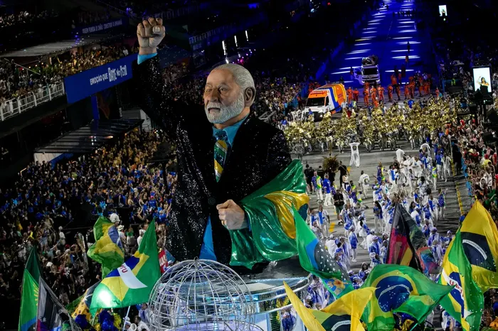 Lula homenajeado en el  Carnaval de Brasil