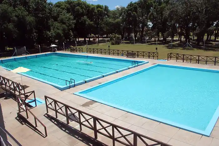 Actividades de verano en el natatorio municipal