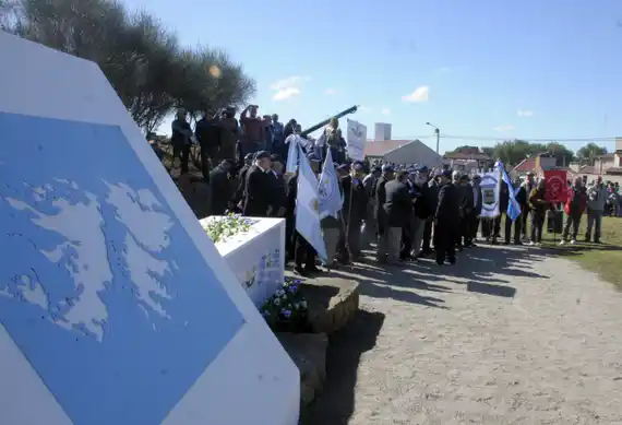 Inauguraron la plaza 2 de Abril al conmemorarse el 40mo. aniversario de la gesta de Malvinas