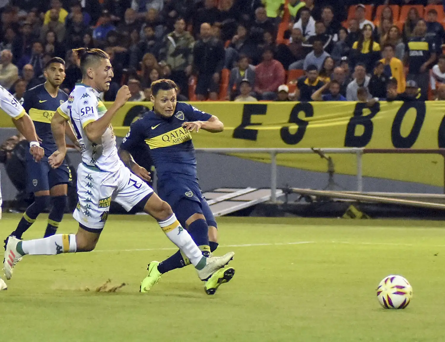 Boca disputa un partido postergado en San Juan