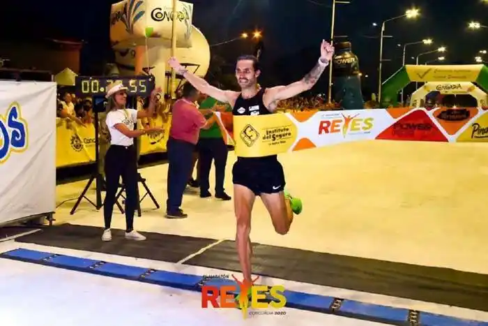 Federico Bruno, con un gran sprint final, ganó el Maratón Internacional de Reyes 2020