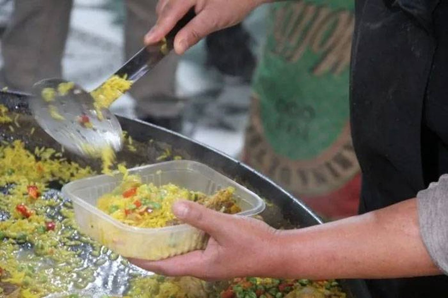 Almuerzo solidario para los chicos de  la zona sur