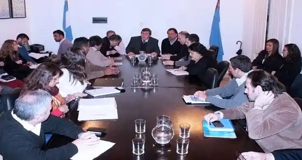  Proponen subir el salario mínimo a 8.500 pesos
