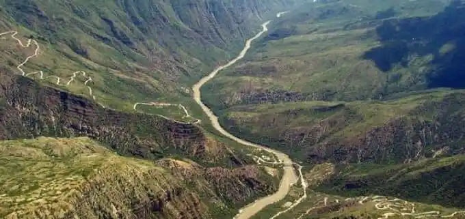 Fuerte temblor sacude a gran parte de Colombia