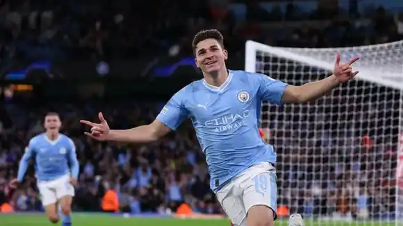 Julián Álvarez y un doblete para el Manchester City