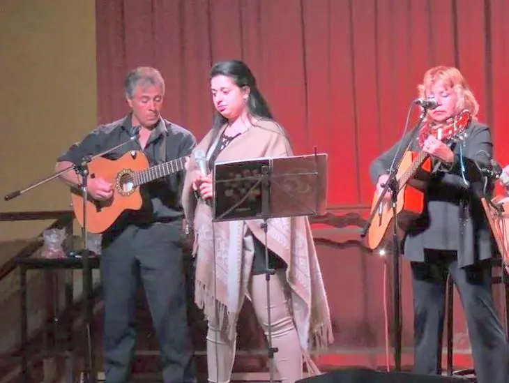 Noche de folclore con el grupo “Samay Yurak”