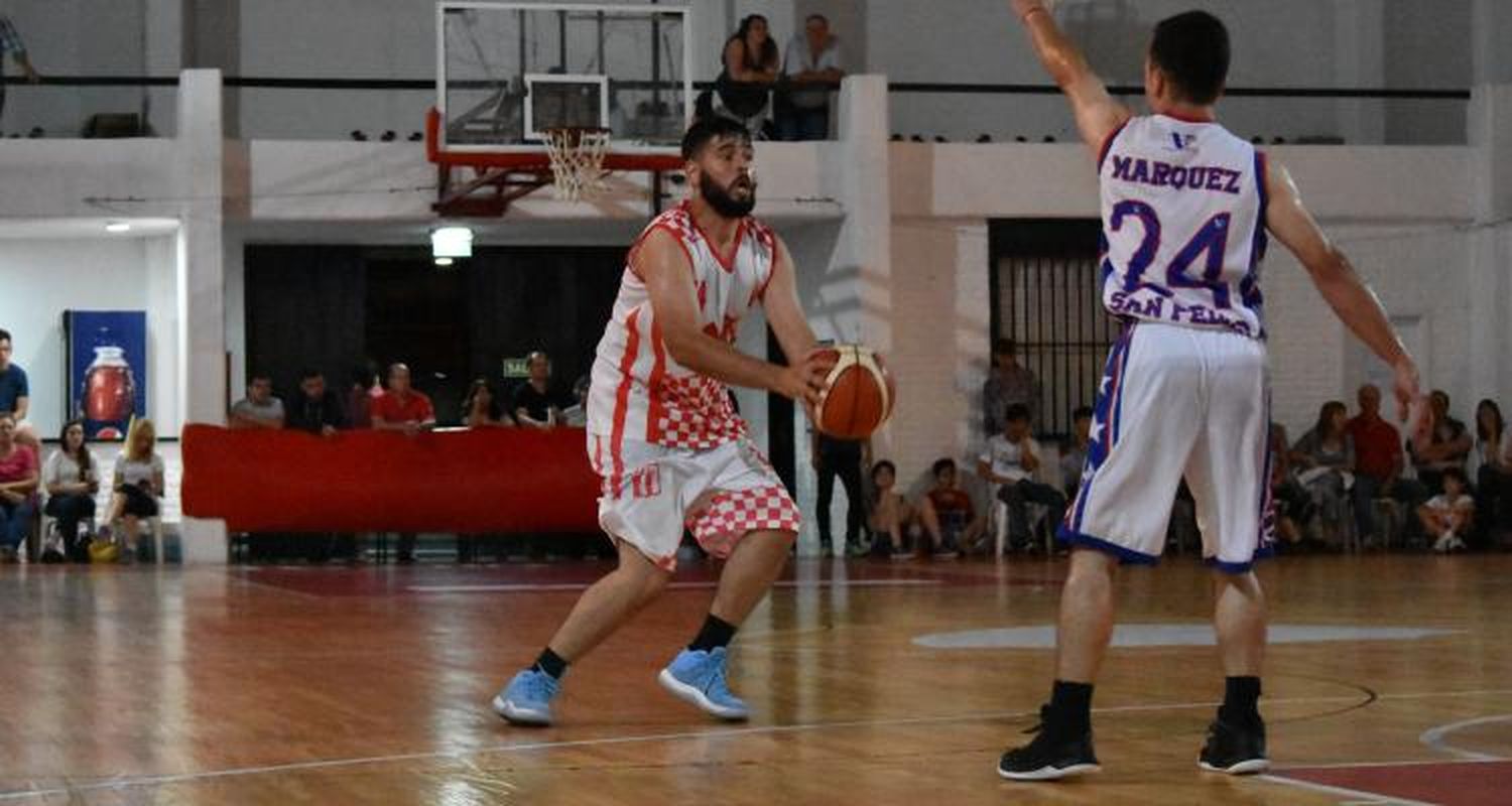 El público acompañó en el inicio del Torneo Local