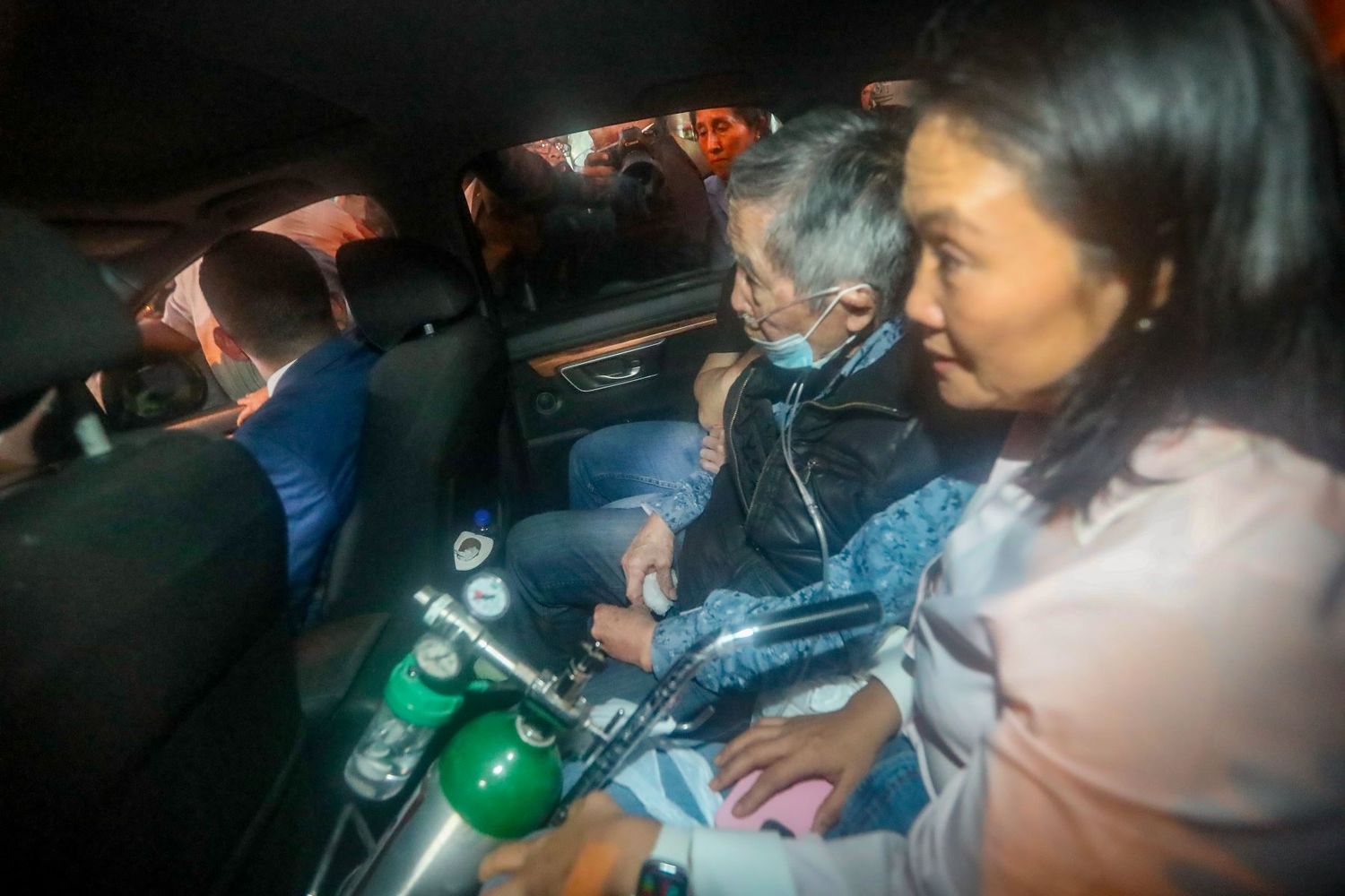 Fujimori salió a bordo de un automóvil del penal policial