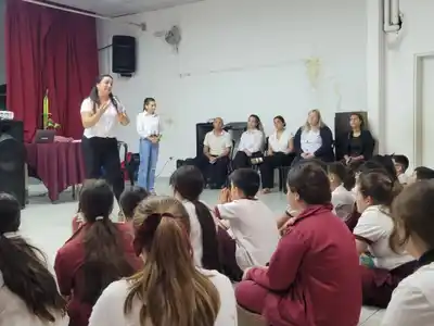 Realizaron en el Sirio Libanés el taller “Internet sin máscaras”, para concientizar sobre grooming en escuelas primarias