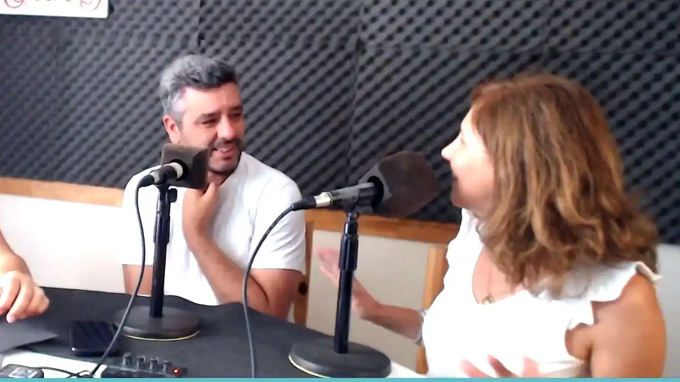 Juampa Wallace junto a Ana Francese en FM Volver