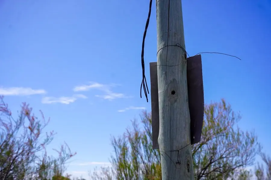 En un “parpadear” un delincuente robó 15 metros de cable de la bajada eléctrica en la casa de un vecino