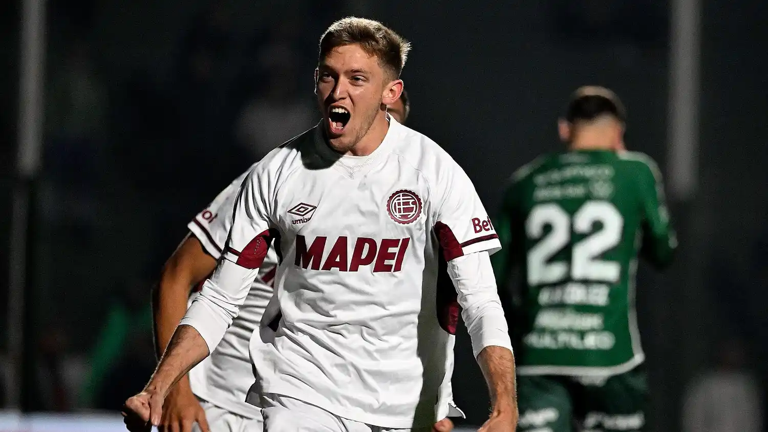 Castillo fue autor de los goles de Lanús.