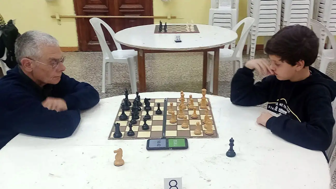 El torneo contó con la participación de veintiún ajedrecistas.