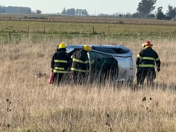 Un automóvil que se dirigía a Tandil volcó en la Ruta Provincial 29