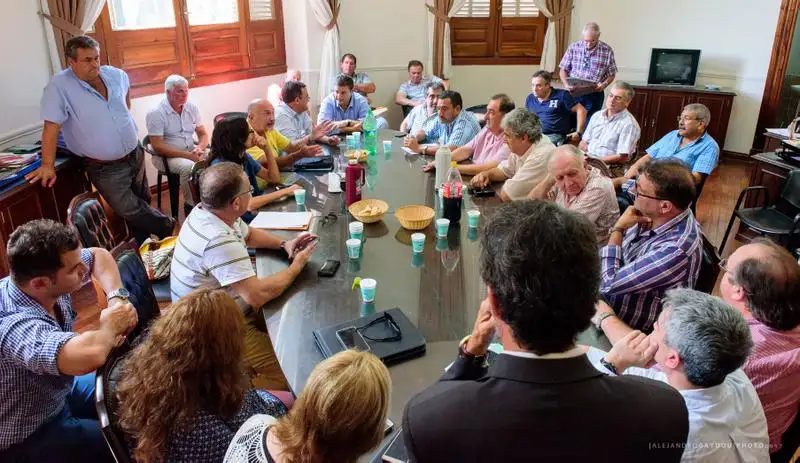 Sin acuerdo, municipales analizan medida de fuerza