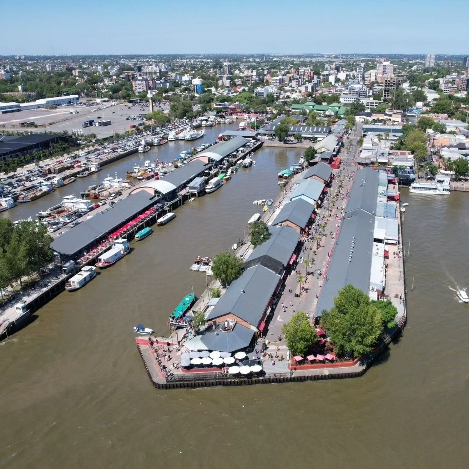 La Noche del Puerto de Frutos: Los comercios del paseo de compras de Tigre estarán abiertos hasta las 22