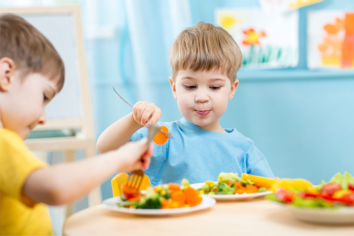 Promover buenos hábitos alimenticios y no darles ultraprocesados, contribuye a una buena nutrición de los chicos