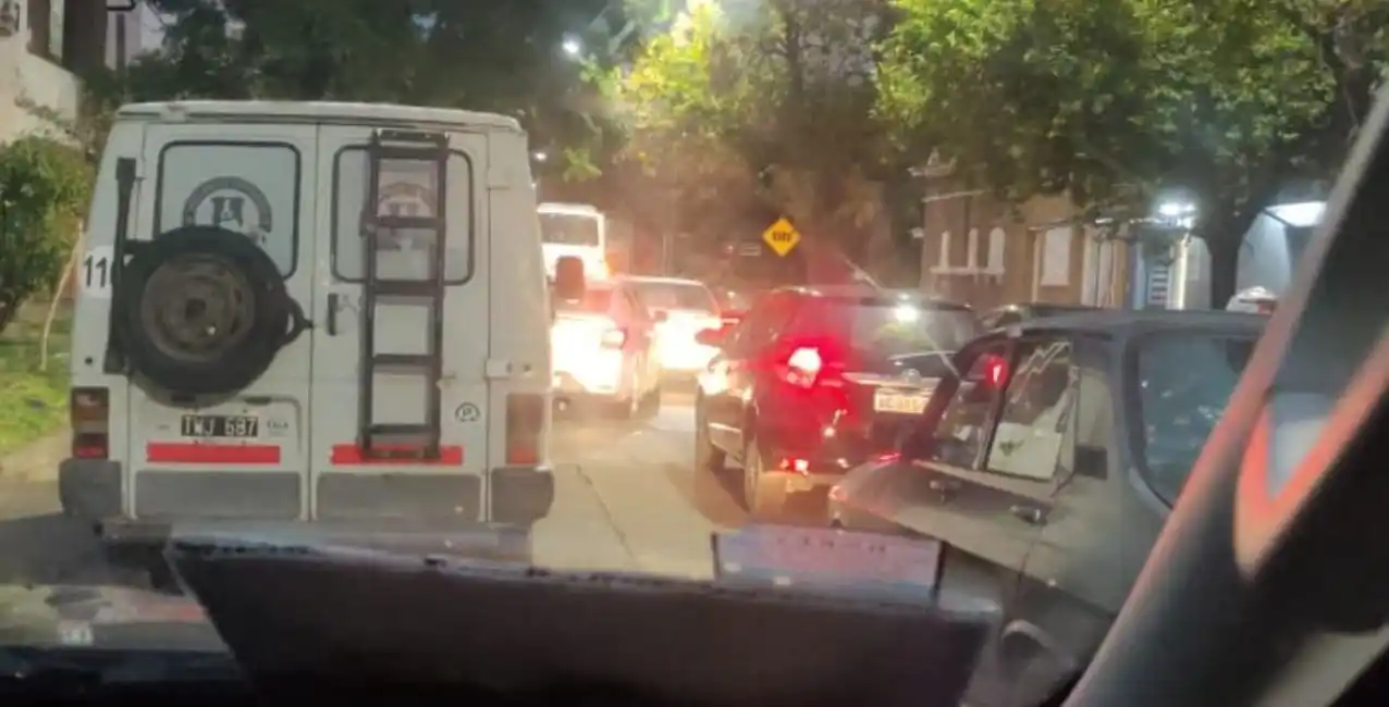 Caos vehicular tras el descarrilamiento del tren en la ciudad de Santa Fe