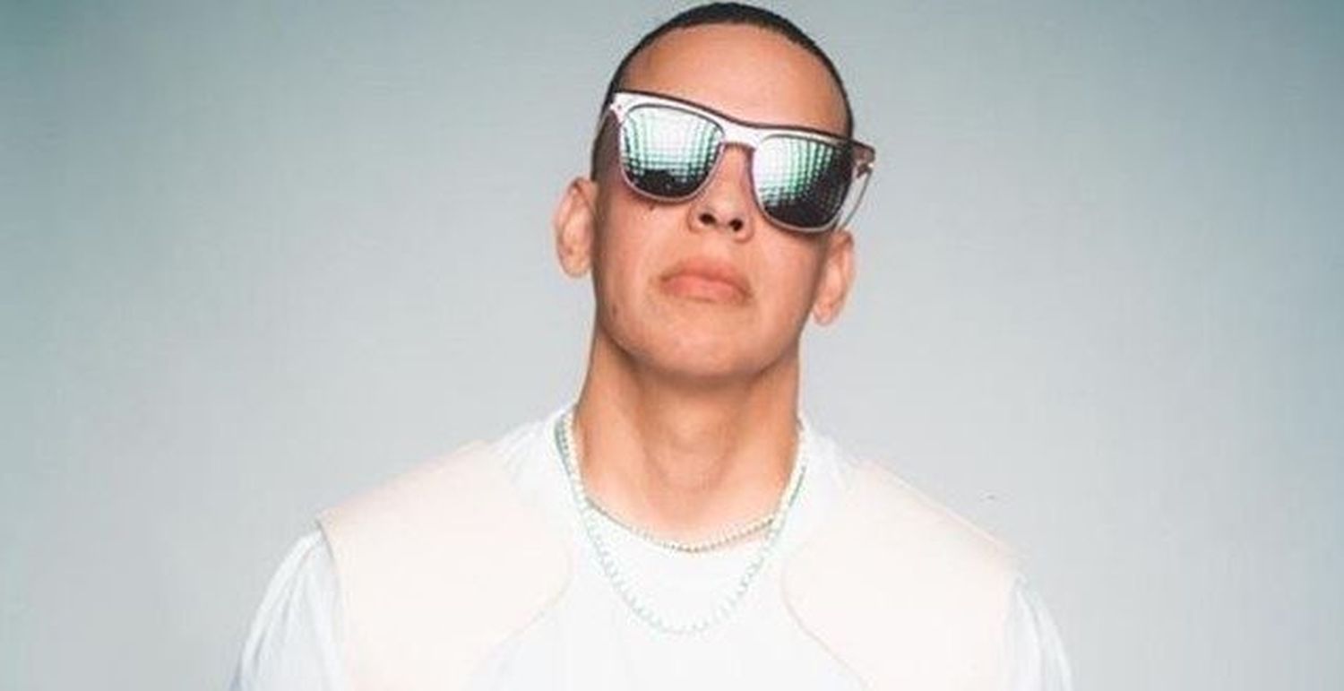 ¡Se llenó! Daddy Yankee firma millonario acuerdo