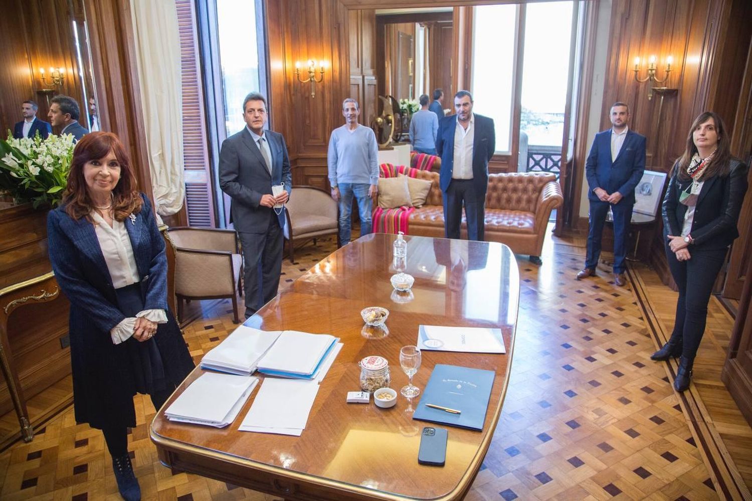 “Manifiesto original”, una reflexión sobre los gobernantes, sus sueldos y “los que trabajan”