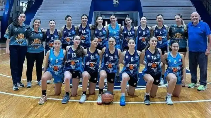 Plantel y cuerpo técnico de la selección femenina U17 de básquet